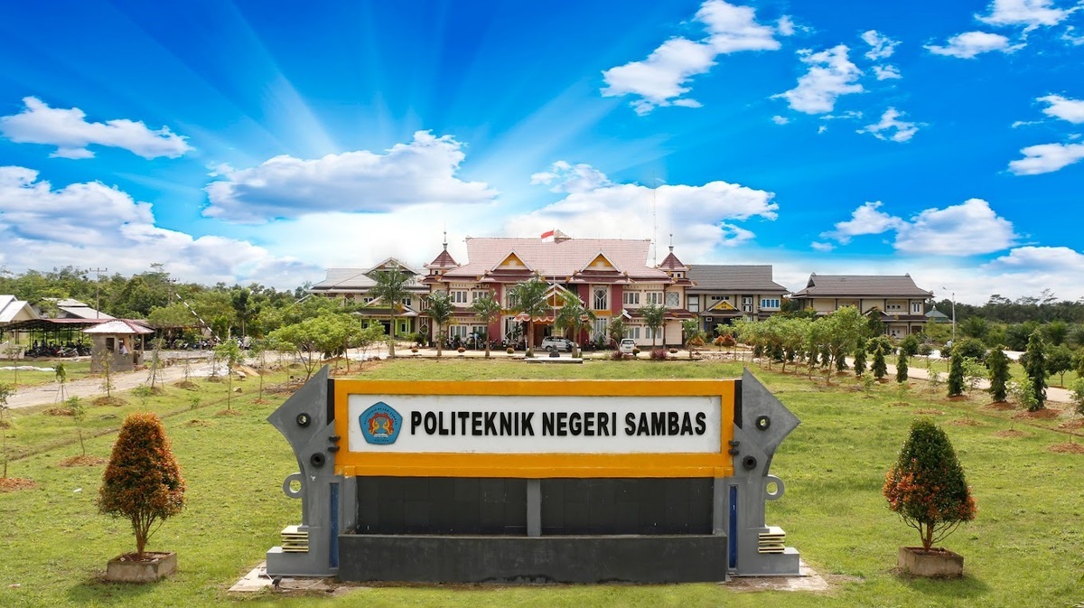 Gedung Utama & Gerbang Kampus